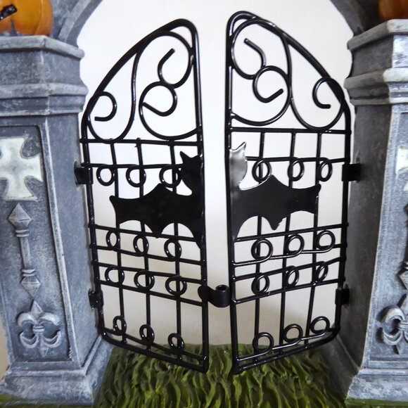 NEW 6.5” HALLOWEEN RESIN GLOW IN DARK CEMETERY ARCH TOMBSTONE HEADSTONE FIGURES - Picture 4 of 15